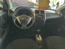 NISSAN - VERSA - 2017/2018 - Branca - R$ 57.000,00