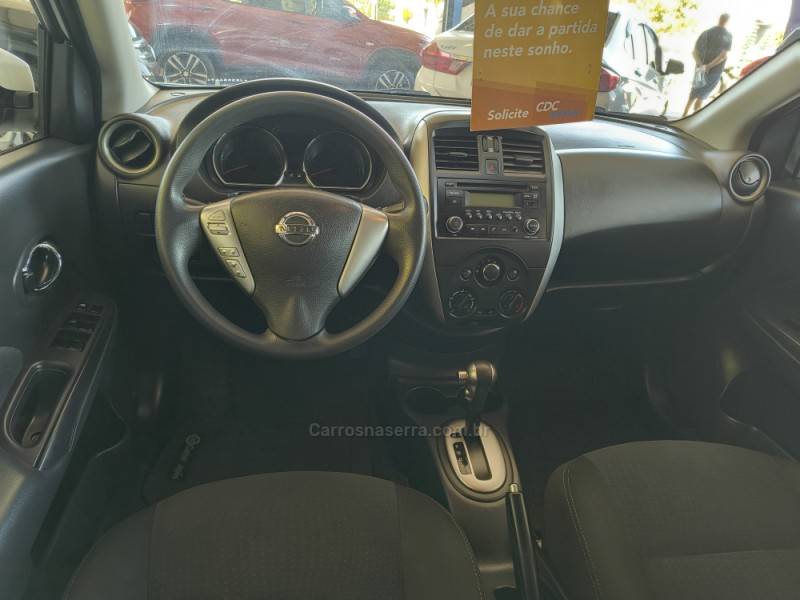 NISSAN - VERSA - 2017/2018 - Branca - R$ 57.000,00