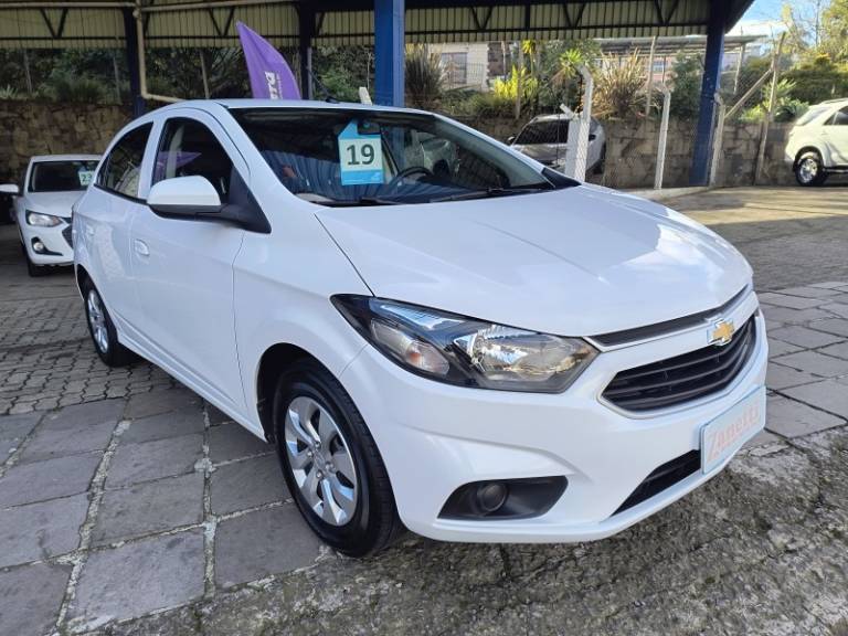 CHEVROLET - ONIX - 2018/2019 - Branca - R$ 55.500,00