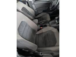 VOLKSWAGEN - GOLF - 2014/2015 - Branca - R$ 79.900,00