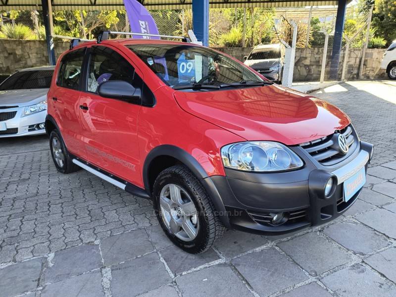 VOLKSWAGEN - CROSSFOX - 2008/2009 - Vermelha - R$ 35.000,00