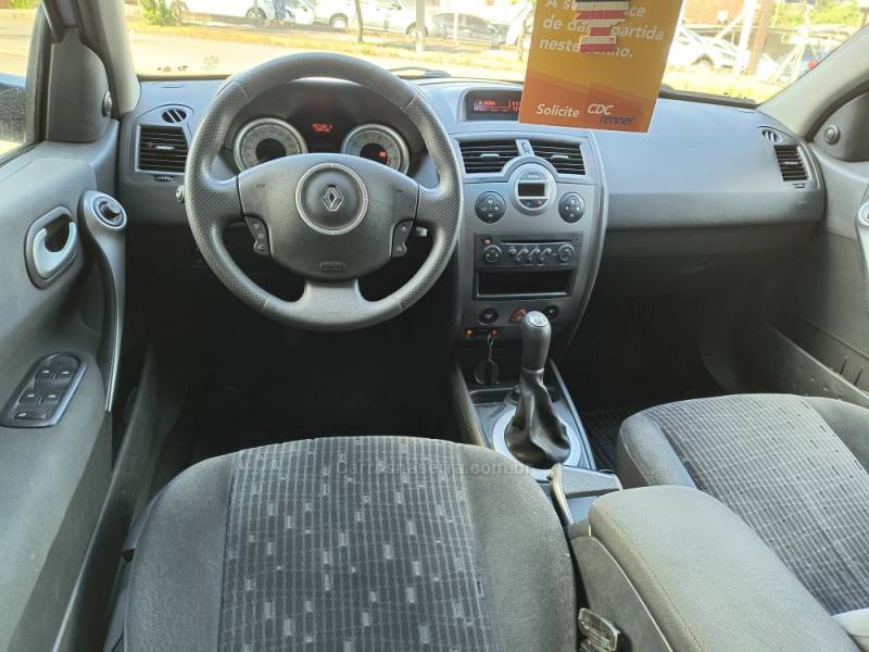 RENAULT - MÉGANE - 2011/2012 - Prata - R$ 35.000,00