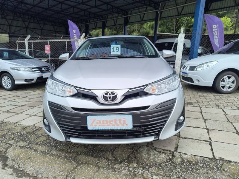 TOYOTA - YARIS - 2019/2019 - Prata - R$ 77.000,00