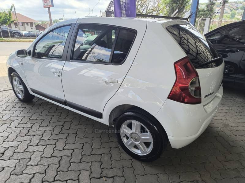 RENAULT - SANDERO - 2008/2008 - Branca - R$ 29.500,00