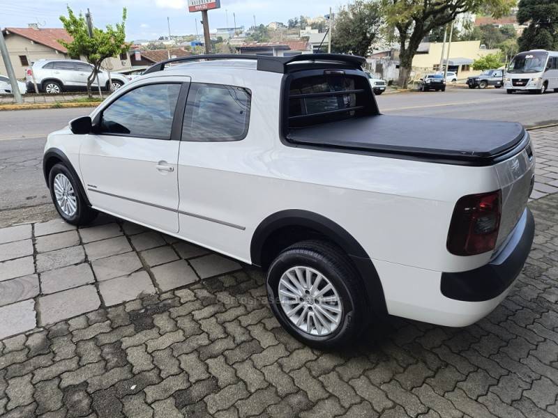VOLKSWAGEN - SAVEIRO - 2015/2016 - Branca - R$ 69.000,00