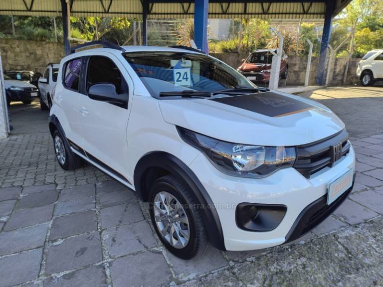FIAT - MOBI - 2023/2024 - Branca - R$ 64.000,00