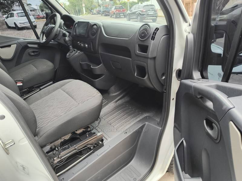 RENAULT - MASTER - 2023/2024 - Branca - R$ 250.000,00