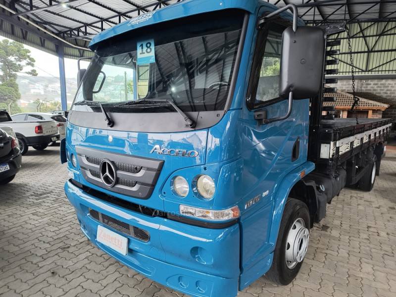 MERCEDES-BENZ - ACCELO 1016 - 2017/2018 - Azul - R$ 279.900,00