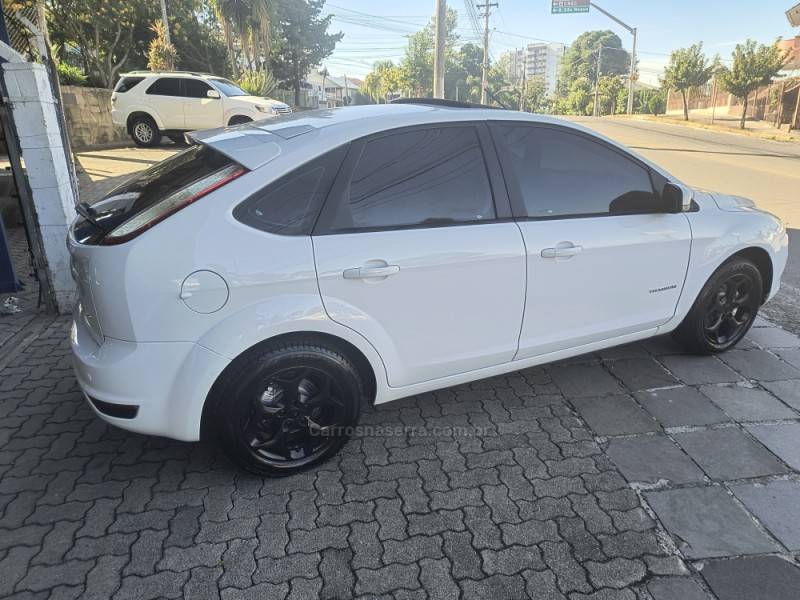 FORD - FOCUS - 2013/2013 - Branca - R$ 54.500,00