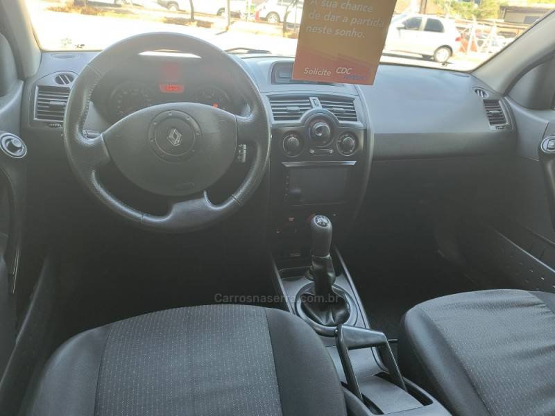 RENAULT - MÉGANE - 2008/2009 - Prata - R$ 29.000,00