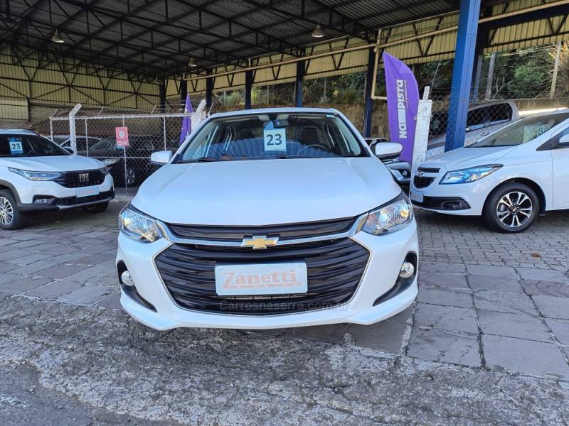CHEVROLET - ONIX - 2022/2023 - Branca - R$ 84.900,00