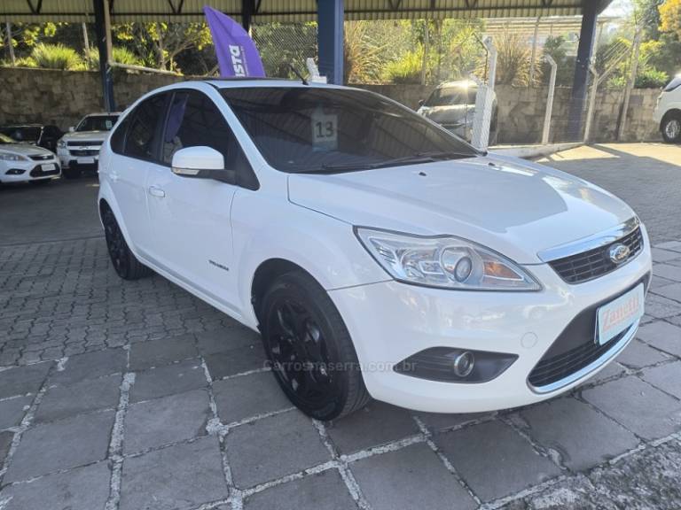 FORD - FOCUS - 2013/2013 - Branca - R$ 54.500,00