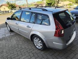 RENAULT - MÉGANE - 2011/2012 - Prata - R$ 35.000,00