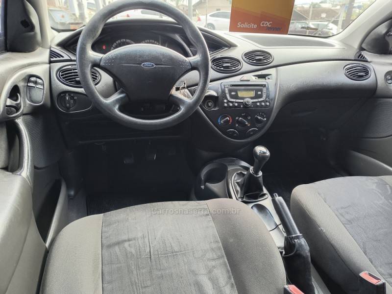 FORD - FOCUS - 2007/2008 - Cinza - R$ 27.900,00