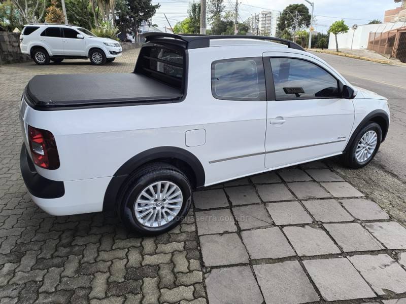 VOLKSWAGEN - SAVEIRO - 2015/2016 - Branca - R$ 69.000,00