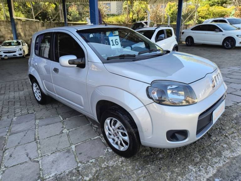 FIAT - UNO - 2016/2016 - Prata - R$ 36.000,00