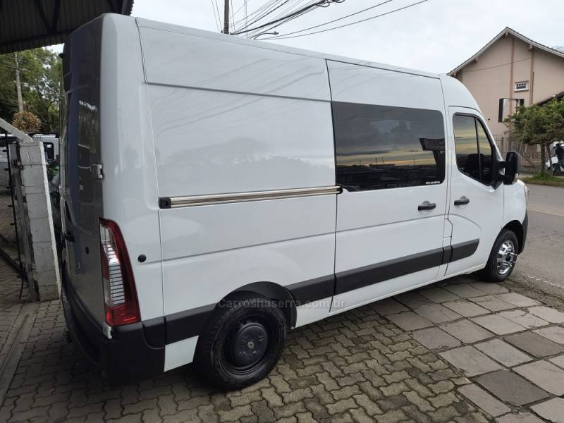 RENAULT - MASTER - 2023/2024 - Branca - R$ 250.000,00