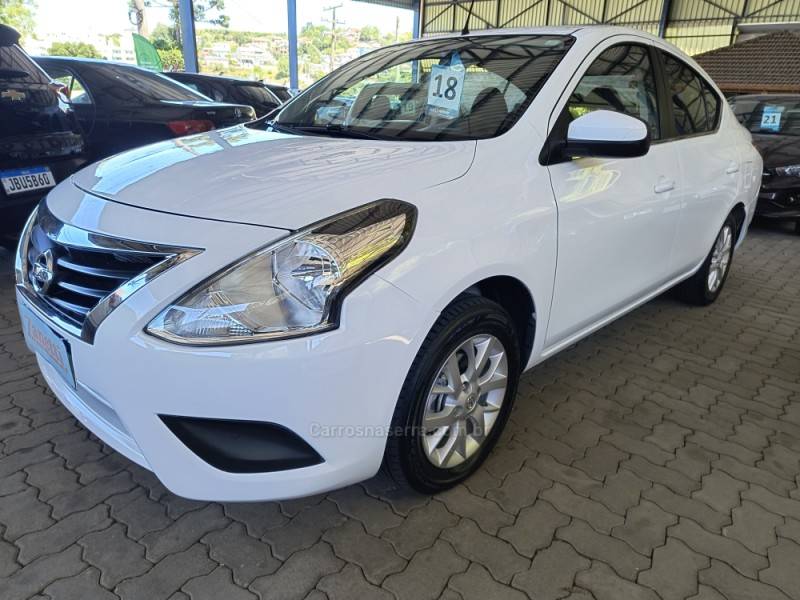 NISSAN - VERSA - 2017/2018 - Branca - R$ 57.000,00