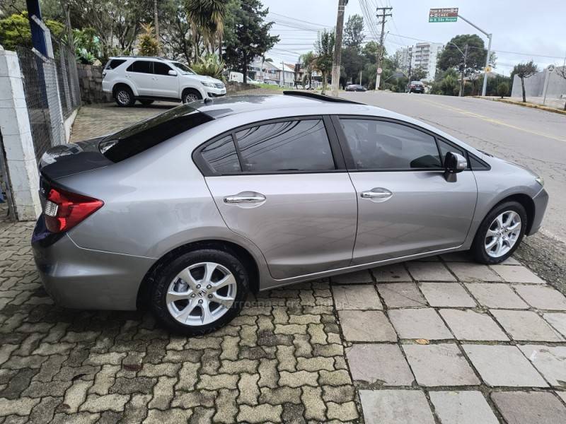 HONDA - CIVIC - 2013/2014 - Cinza - R$ 67.000,00