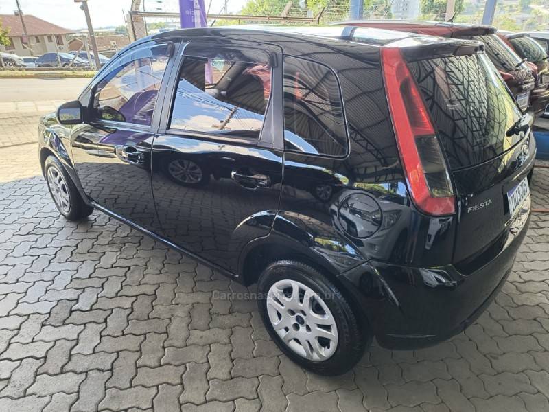 FORD - FIESTA - 2013/2014 - Preta - R$ 38.000,00