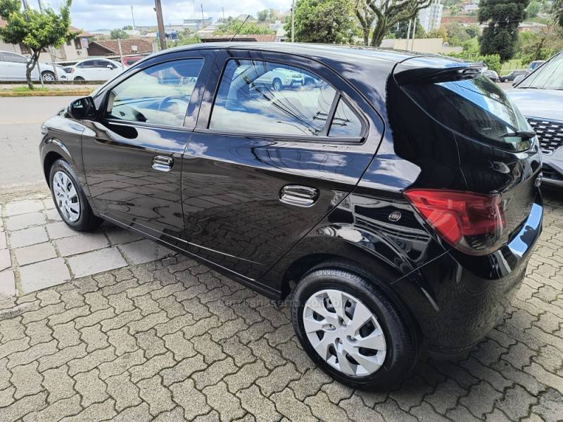 CHEVROLET - ONIX - 2013/2013 - Preta - R$ 44.000,00