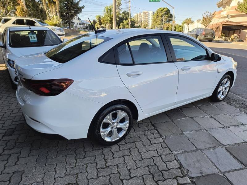 CHEVROLET - ONIX - 2022/2023 - Branca - R$ 84.900,00