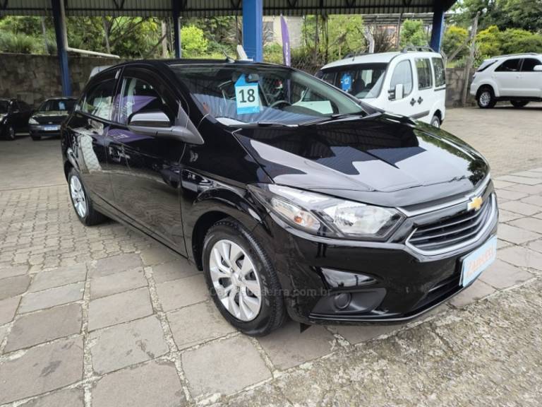 CHEVROLET - ONIX - 2017/2018 - Preta - R$ 58.500,00