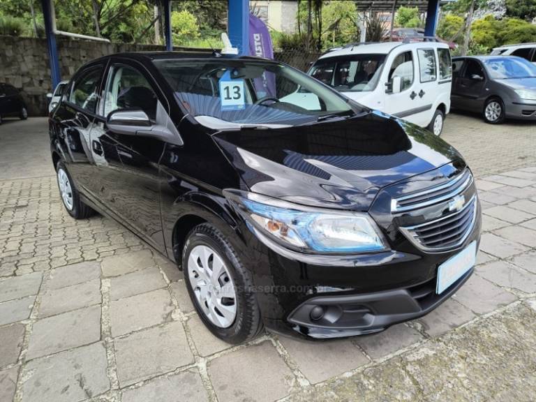 CHEVROLET - ONIX - 2013/2013 - Preta - R$ 44.000,00