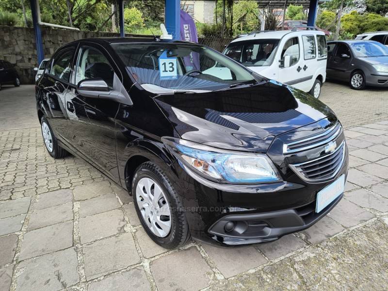CHEVROLET - ONIX - 2013/2013 - Preta - R$ 44.000,00