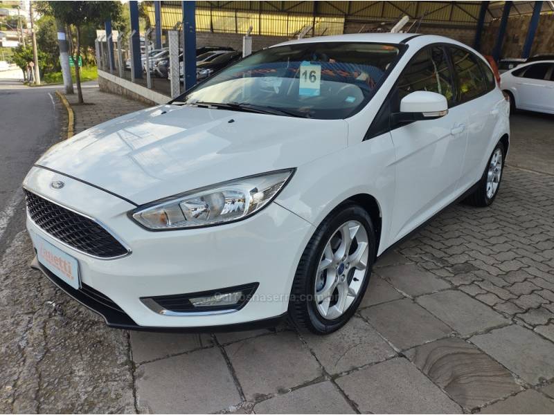 FORD - FOCUS - 2016/2016 - Branca - R$ 62.900,00