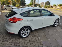 FORD - FOCUS - 2016/2016 - Branca - R$ 62.900,00