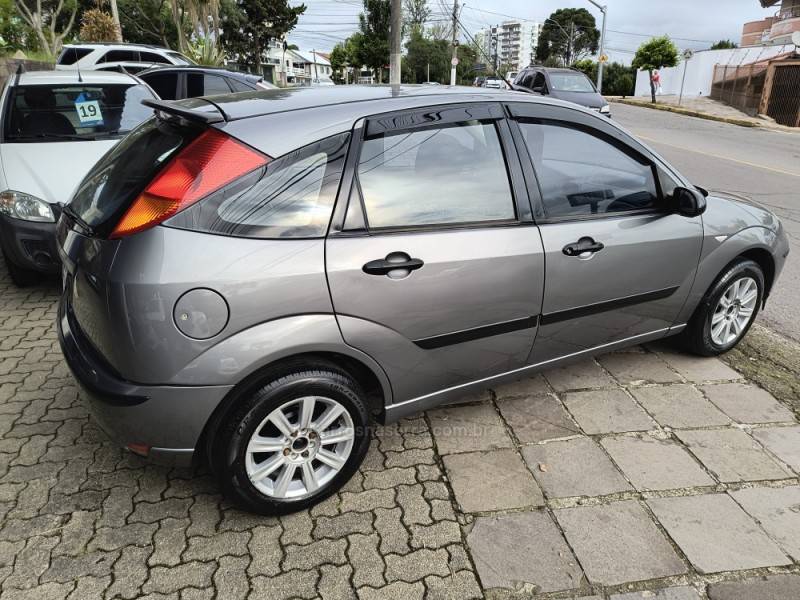FORD - FOCUS - 2007/2008 - Cinza - R$ 27.900,00