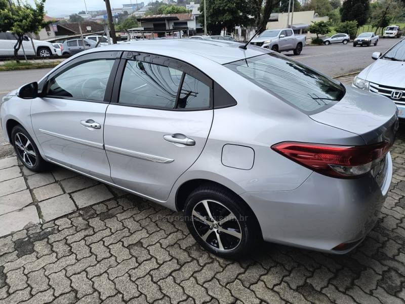 TOYOTA - YARIS - 2019/2019 - Prata - R$ 77.000,00
