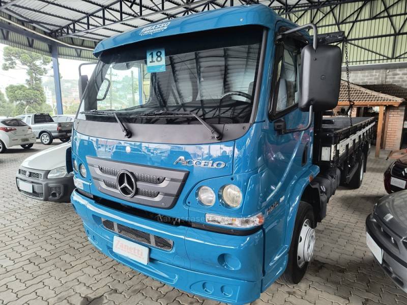 MERCEDES-BENZ - ACCELO 1016 - 2017/2018 - Azul - R$ 279.900,00