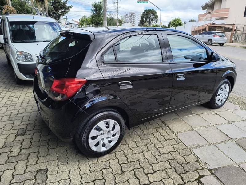 CHEVROLET - ONIX - 2013/2013 - Preta - R$ 44.000,00