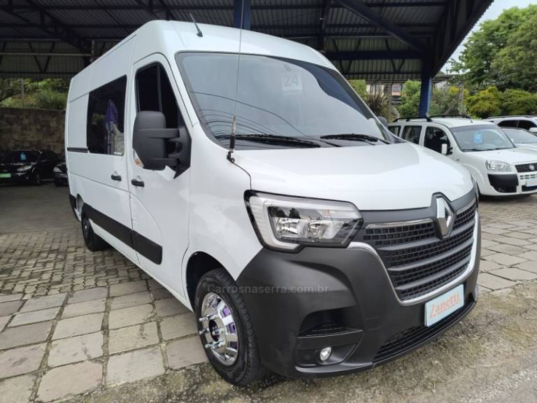 RENAULT - MASTER - 2023/2024 - Branca - R$ 250.000,00
