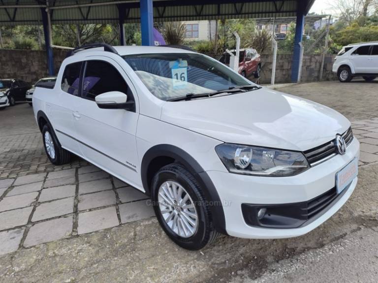 VOLKSWAGEN - SAVEIRO - 2015/2016 - Branca - R$ 69.000,00
