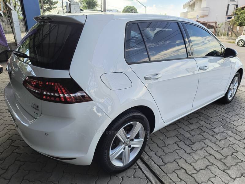 VOLKSWAGEN - GOLF - 2014/2015 - Branca - R$ 79.900,00