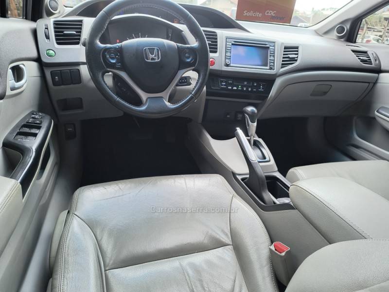 HONDA - CIVIC - 2013/2014 - Cinza - R$ 67.000,00