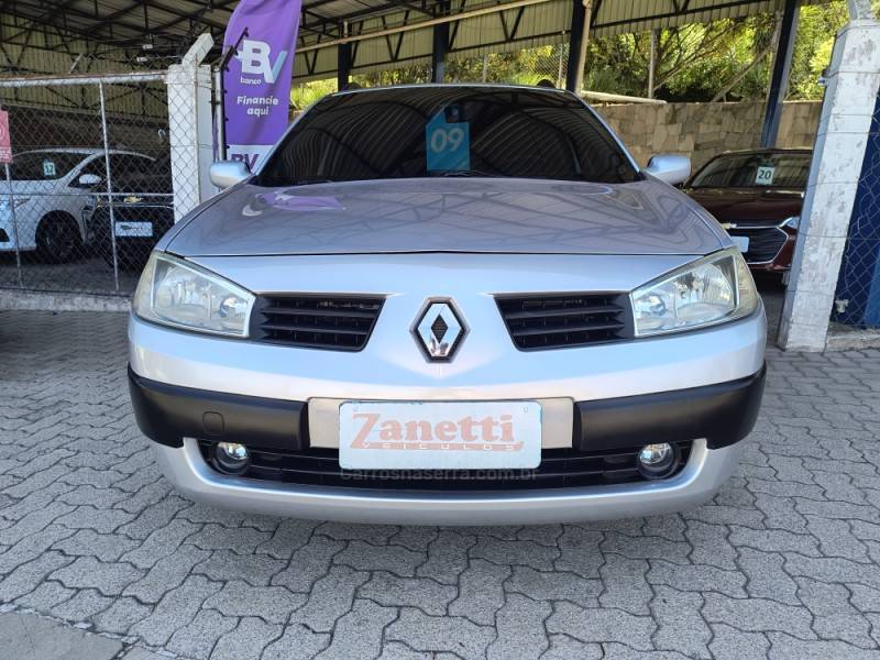 RENAULT - MÉGANE - 2008/2009 - Prata - R$ 29.000,00