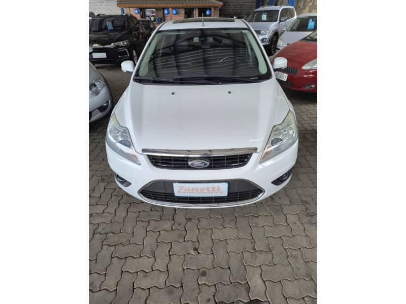 FORD - FOCUS - 2011/2011 - Branca - R$ 53.500,00