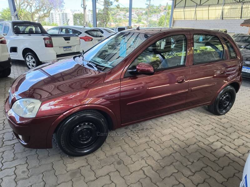 CHEVROLET - CORSA - 2011/2011 - Vermelha - R$ 32.000,00