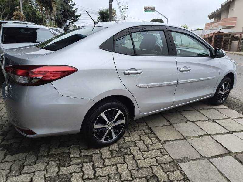 TOYOTA - YARIS - 2019/2019 - Prata - R$ 77.000,00