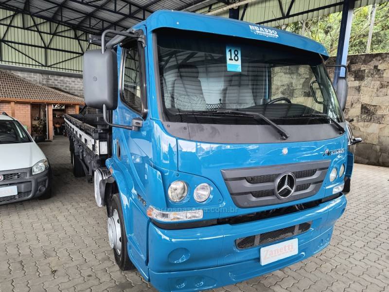 MERCEDES-BENZ - ACCELO 1016 - 2017/2018 - Azul - R$ 279.900,00