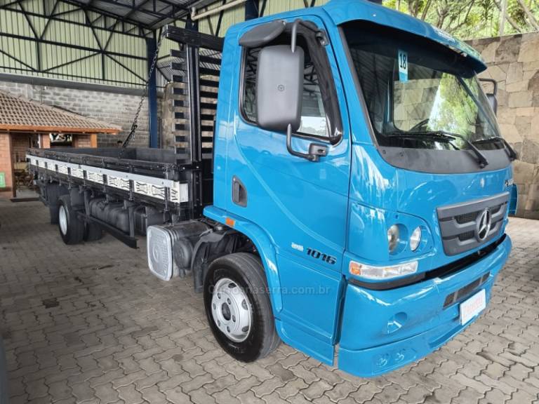 MERCEDES-BENZ - ACCELO 1016 - 2017/2018 - Azul - R$ 279.900,00