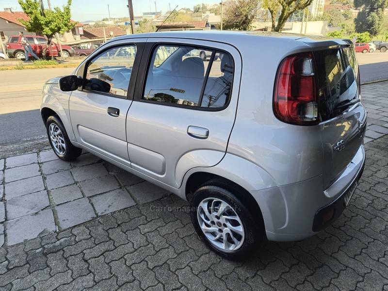 FIAT - UNO - 2016/2016 - Prata - R$ 36.000,00