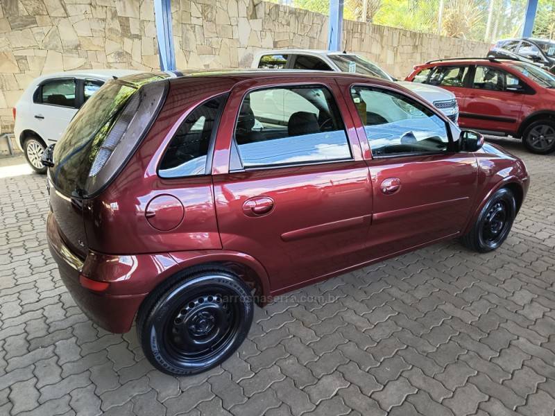 CHEVROLET - CORSA - 2011/2011 - Vermelha - R$ 32.000,00