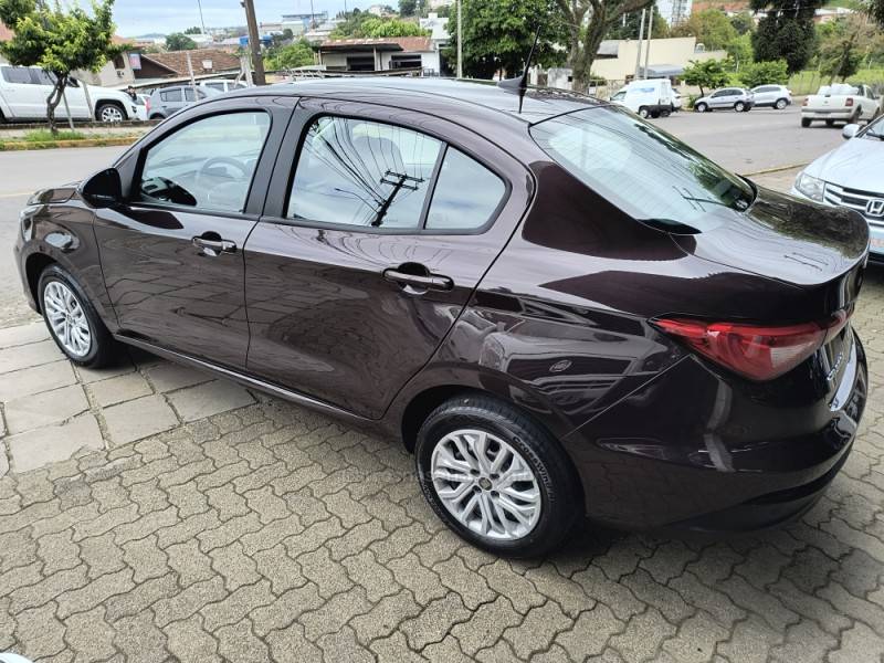 FIAT - CRONOS - 2020/2021 - Vermelha - R$ 64.000,00