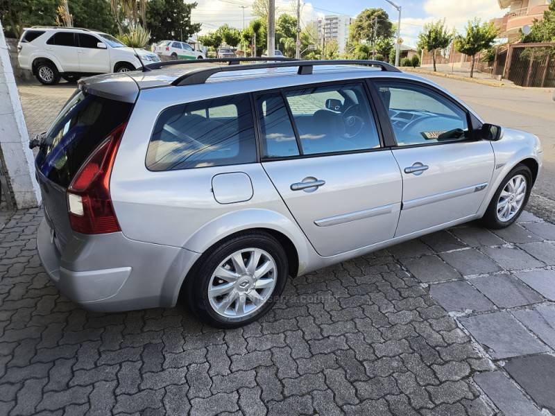 RENAULT - MÉGANE - 2011/2012 - Prata - R$ 35.000,00