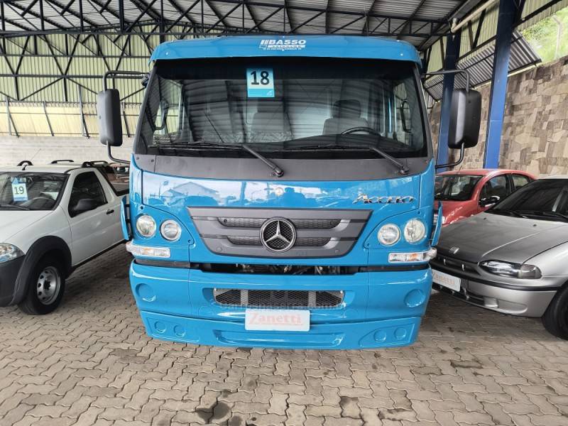 MERCEDES-BENZ - ACCELO 1016 - 2017/2018 - Azul - R$ 279.900,00